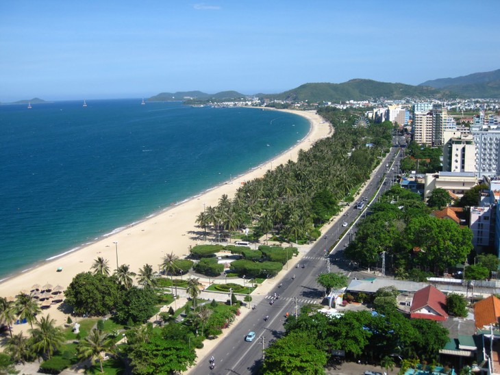 Restore the beauty of Nha Trang beach - ảnh 1